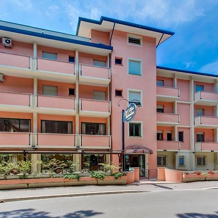 Hotel Valentino Pinarella Kültér fotó