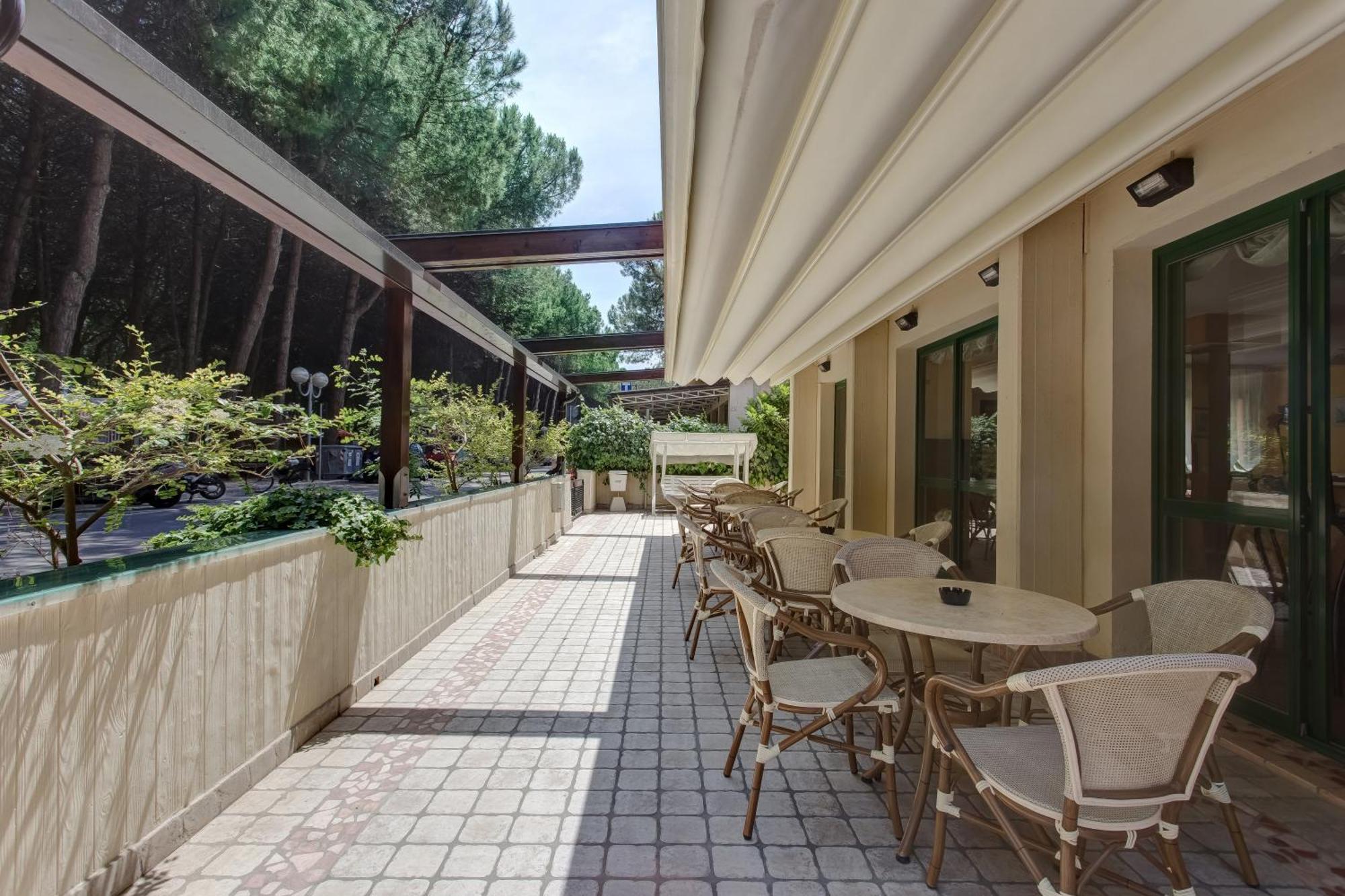 Hotel Valentino Pinarella Kültér fotó