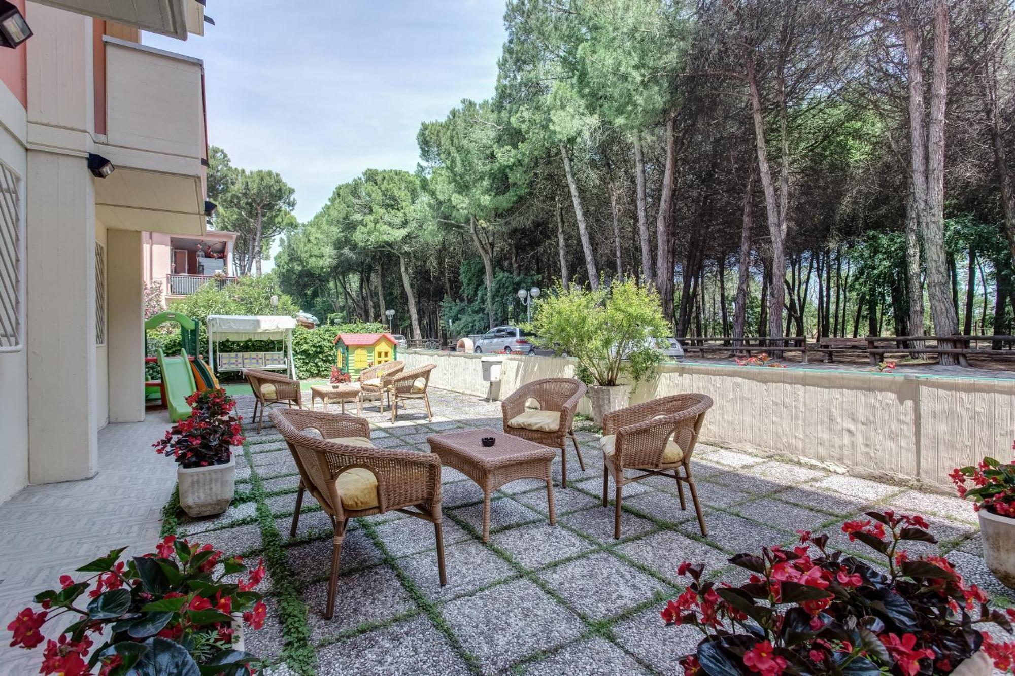 Hotel Valentino Pinarella Kültér fotó