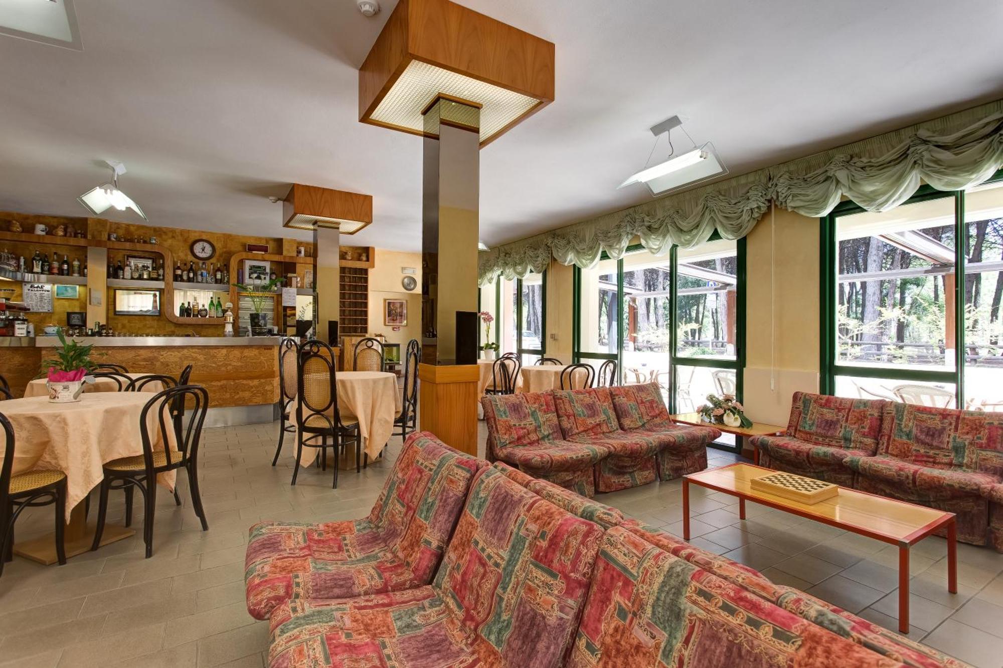 Hotel Valentino Pinarella Kültér fotó