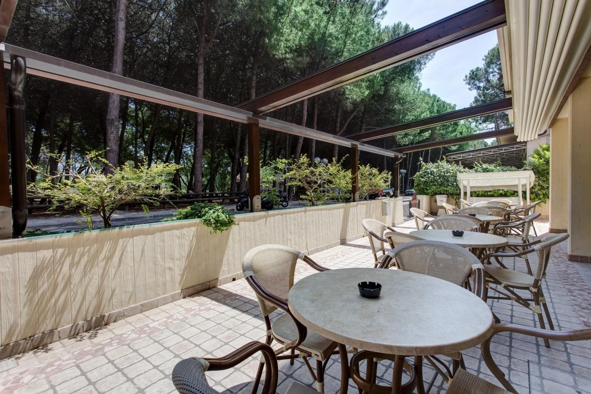 Hotel Valentino Pinarella Kültér fotó