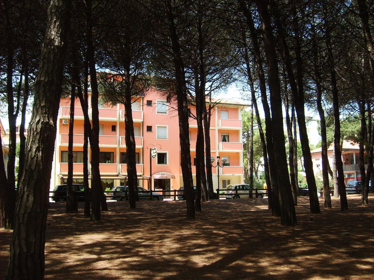 Hotel Valentino Pinarella Kültér fotó