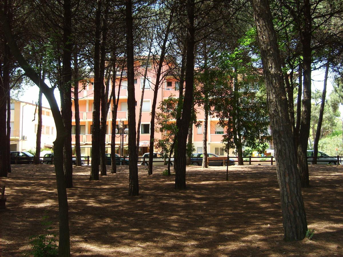 Hotel Valentino Pinarella Kültér fotó