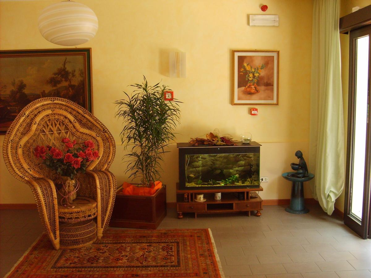 Hotel Valentino Pinarella Kültér fotó