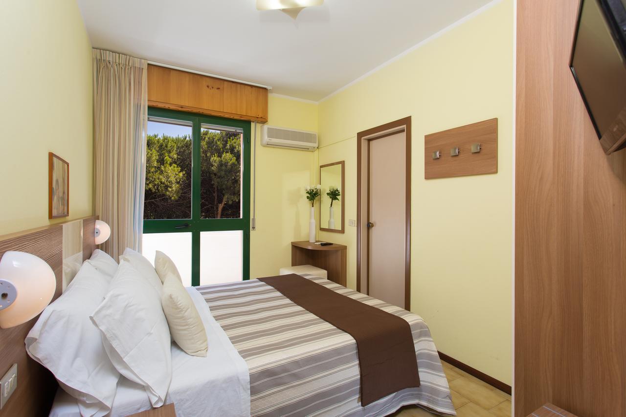 Hotel Valentino Pinarella Szoba fotó