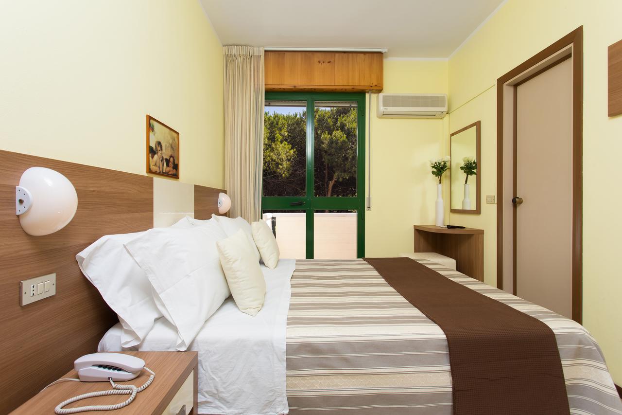 Hotel Valentino Pinarella Szoba fotó
