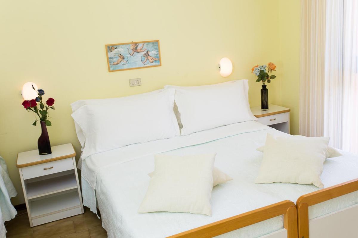 Hotel Valentino Pinarella Kültér fotó