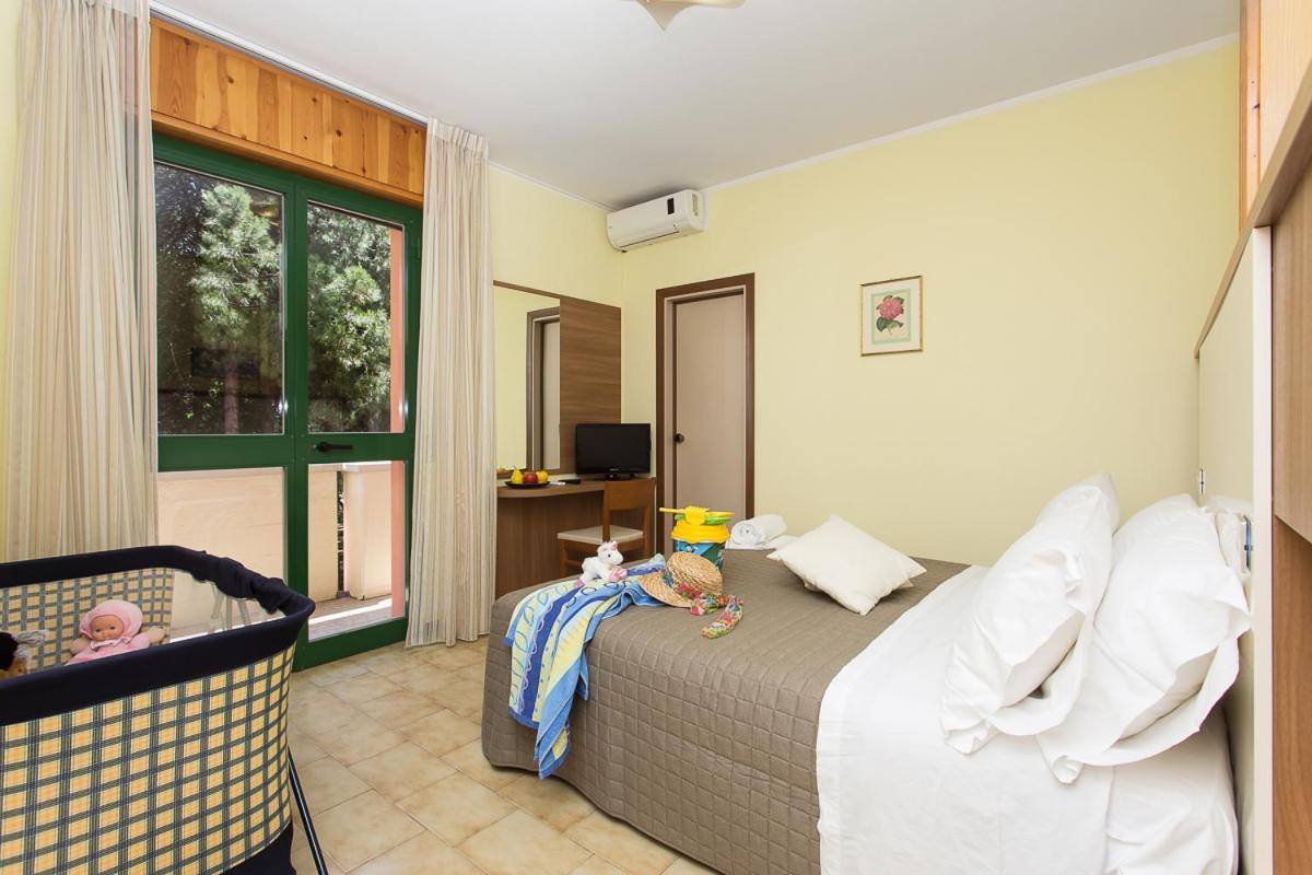 Hotel Valentino Pinarella Kültér fotó