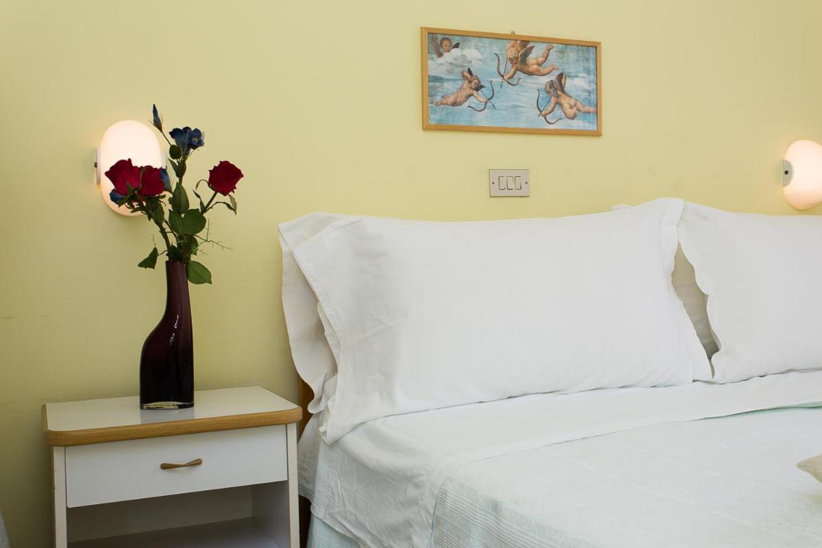 Hotel Valentino Pinarella Kültér fotó
